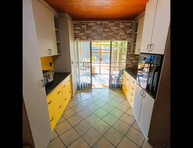 3 BEDROOM HOUSE FOR SALE IN ROTHDENE